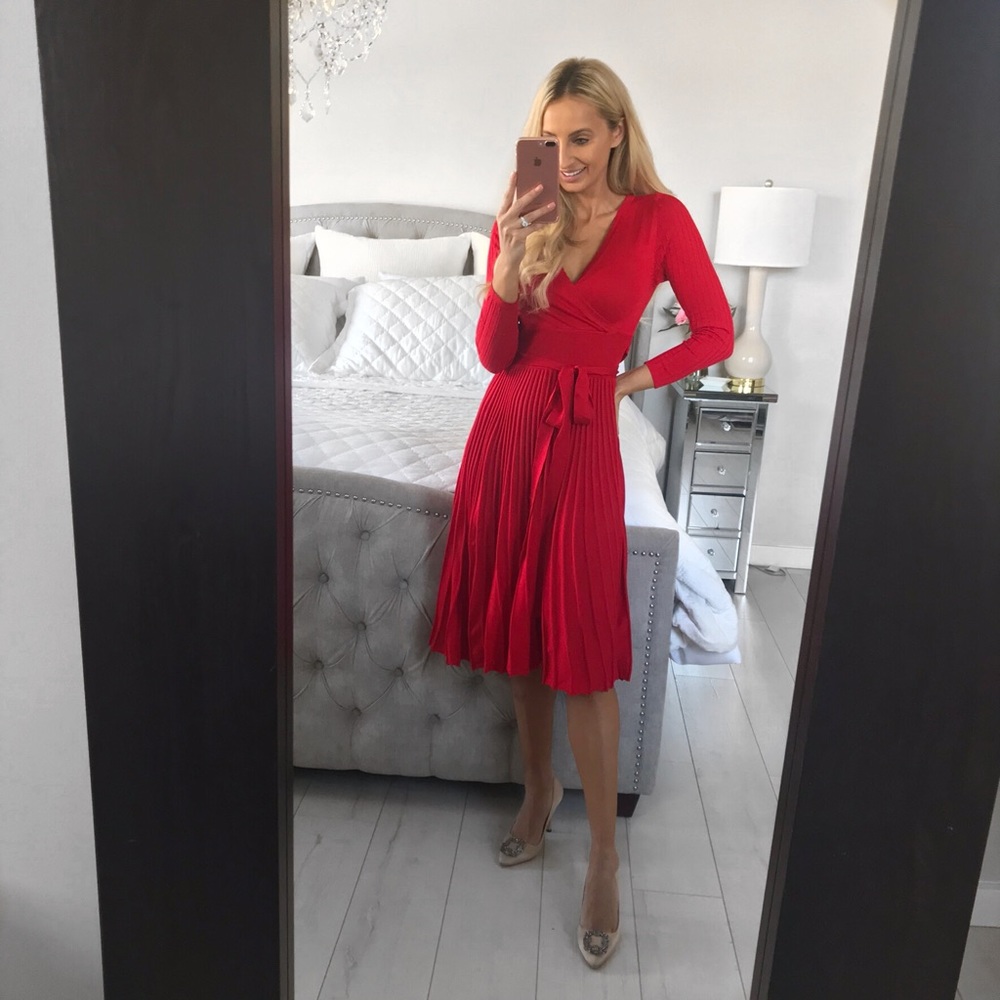 LAST ONE!!! Elegant Pleated Midi Red Dress - Picture 8 of 8